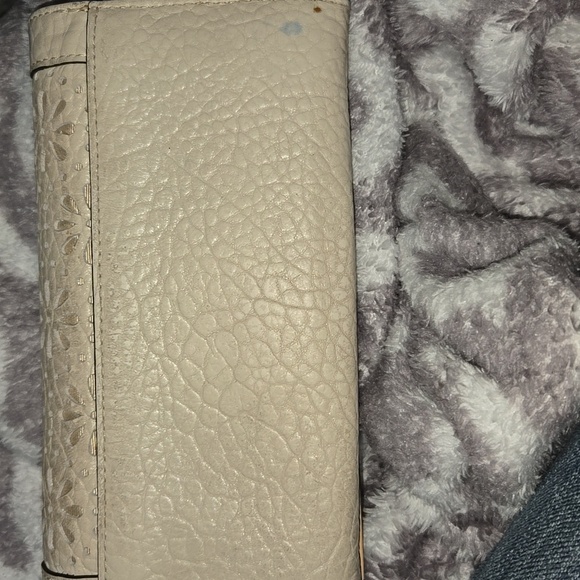 Kate Spade Cream Wallet with Intricate Floral Cutout Design - Picture 2 of 11